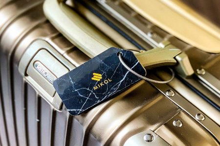 Should you put a tag on your luggage?