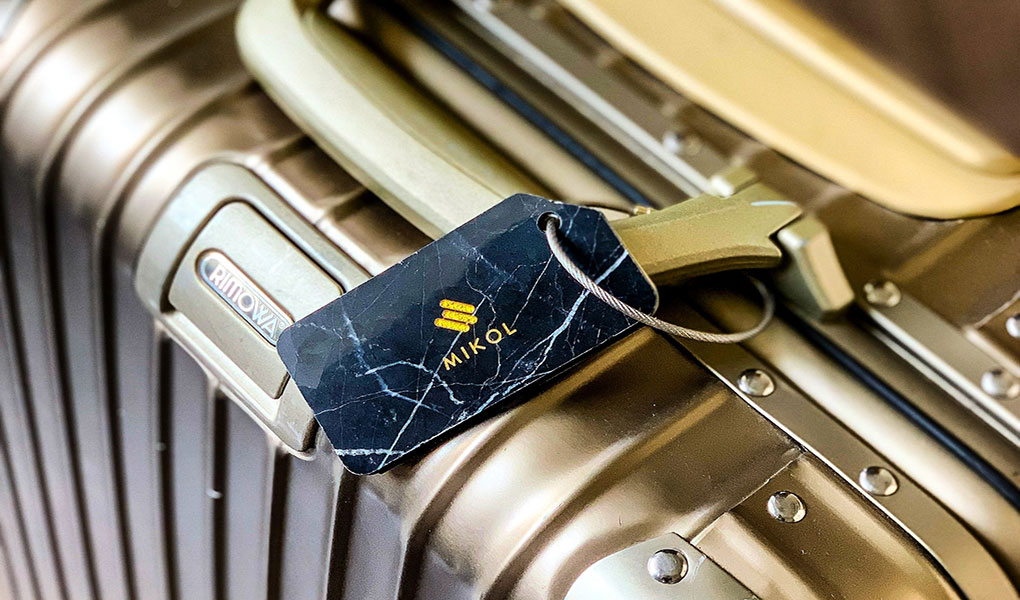 Should you put a tag on your luggage?